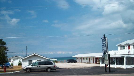 Bells Melody Motel Mackinaw City Eksteriør billede